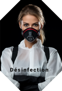 une femme en blouse avec un masque à gaz